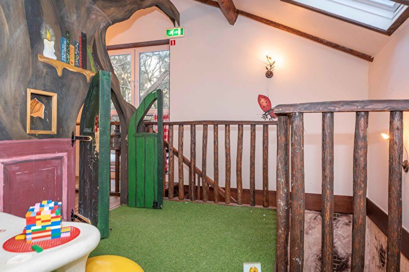Kindvriendelijk restaurant met speeltuin voor kinderen - Reisliefde